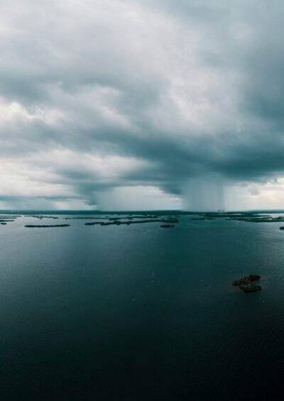 Limited reversal of regional climate signals in overshoot scenarios